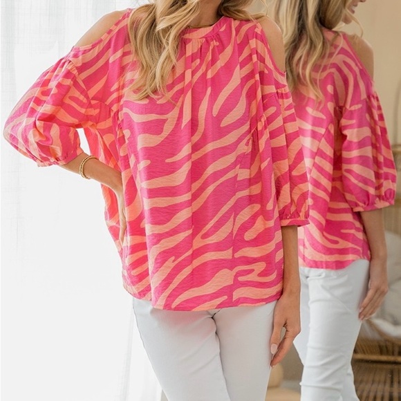 🔥🔥Pink Animal Print Top With Cold Shoulders Round Neck 1/2 Sleeve. - Picture 1 of 3